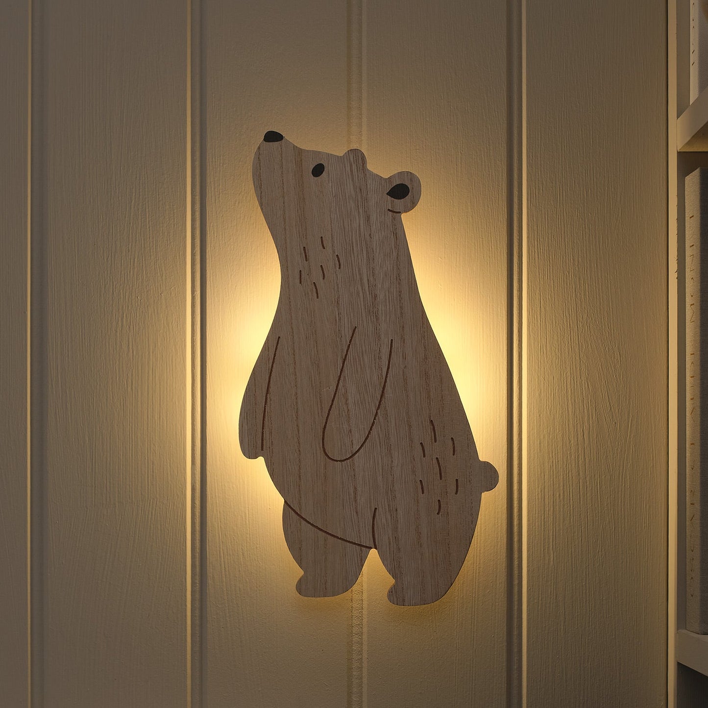 Neugieriger Bär Wandlampe fürs Kinderzimmer mit Fernbedienung in Warmweiß