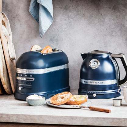 2026 KitchenAid Artisan Frühstücksset inkl. Wasserkocher 5KEK1522, 2 Scheiben Toaster 5KMT2204 und Brötchenaufsatz