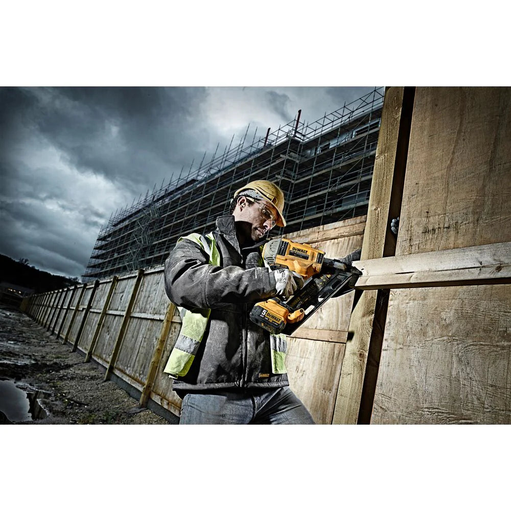 2026 18V/2x5Ah Zwei-Stufen Akku-Nagler&Klammergeräte 90mm (DeWALT DCN692P2-QW)