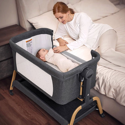 2026 Babywiege / Beistellbett mit Schaukelfunktion, Matratze & Rollen – 3-in-1 für Neugeborene