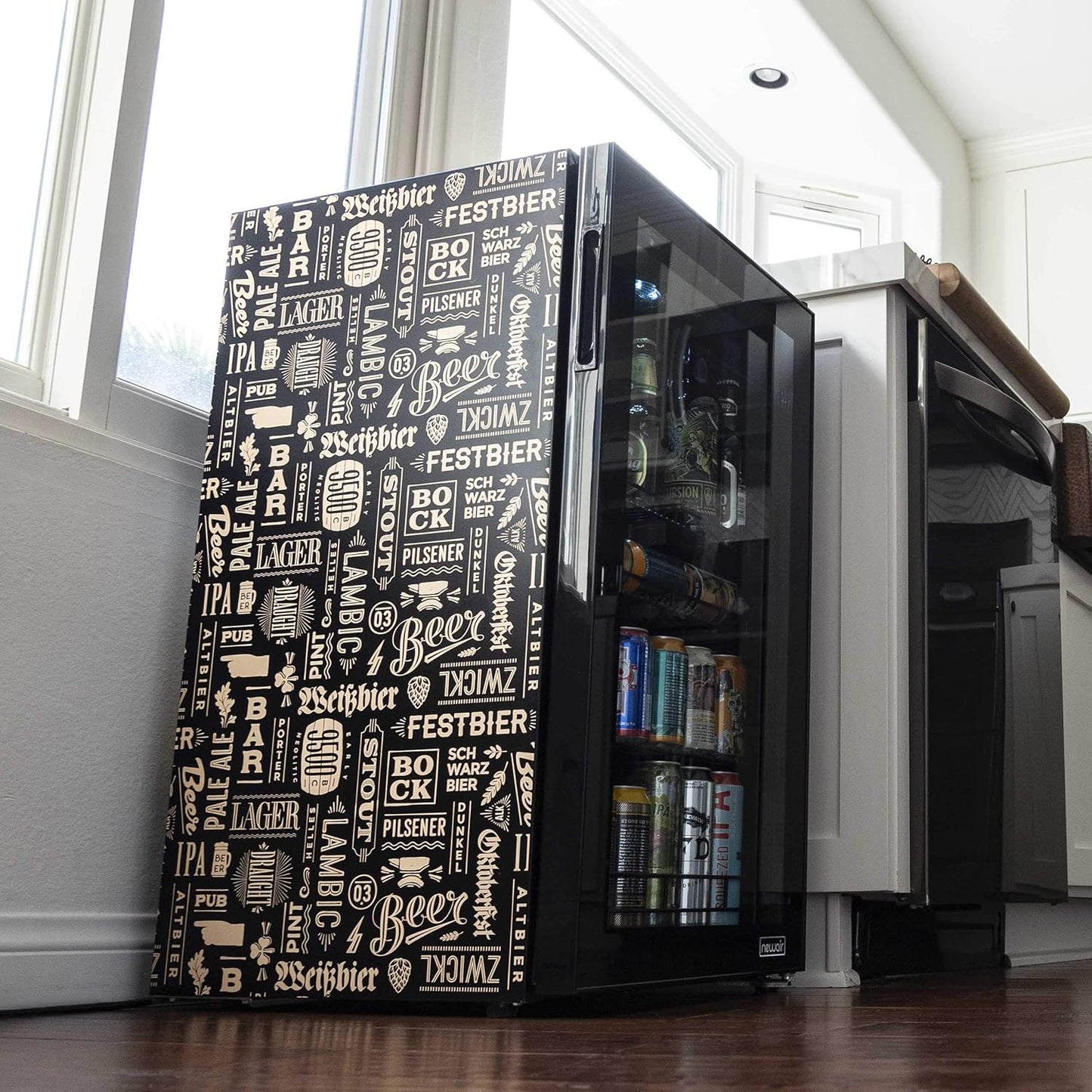 2026 Getränkekühlschrank | Freistehender Kühlschrank für 126 Dosen mit Glastür mit Scharnier rechts | Mini-Getränkekühlschrank, perfekt für Bier, Wein, Limonade und kühlere Getränke