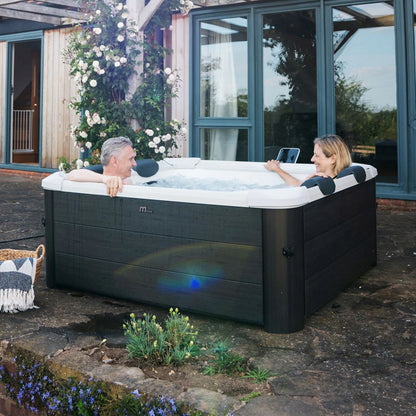 2026 Whirlpool Oslo mit LED-Beleuchtung