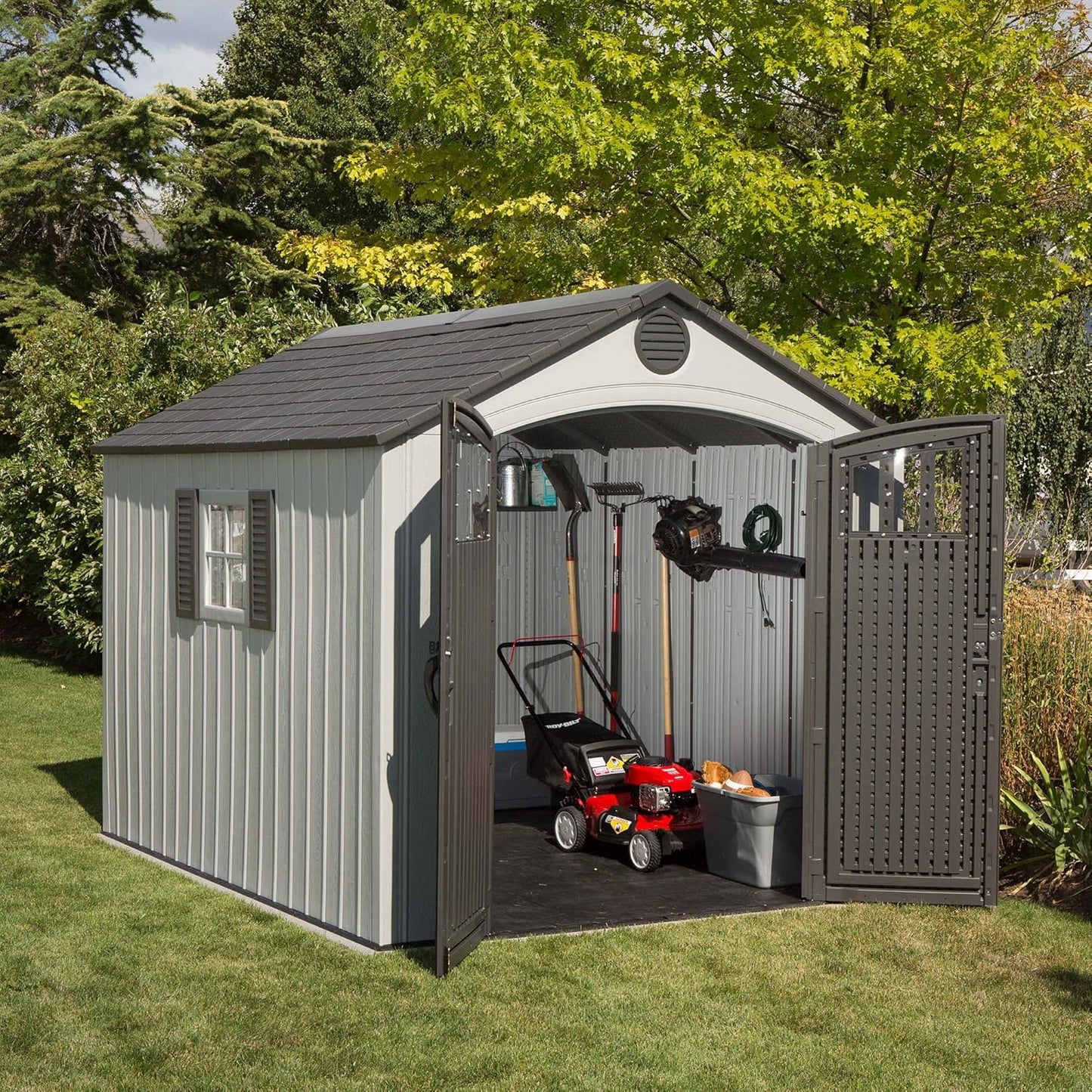 2026 Lifetime Gartenhaus (2,4 x 3 m), doppelwandige HDPE-Konstruktion, stahlverstärkt, mit Oberlicht und Fenster, abschließbare Türen, UV-beständige graue Oberfläche