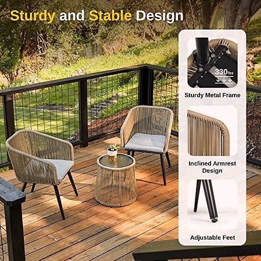 2026 3-teiliges Gartenmöbel-Set – Handgeflochtenes Rattan-Bistroset mit wasserdichten Kissen, Tisch mit gehärteter Glasplatte, Outdoor-Lounge-Set für Terrasse & Balkon, Braun & Hellgrau