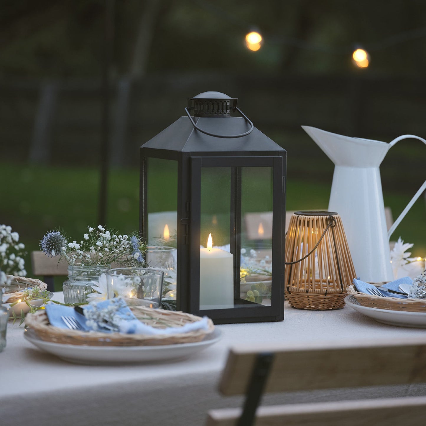 Große schwarze "Seaton" Laterne mit TruGlow® LED-Kerze