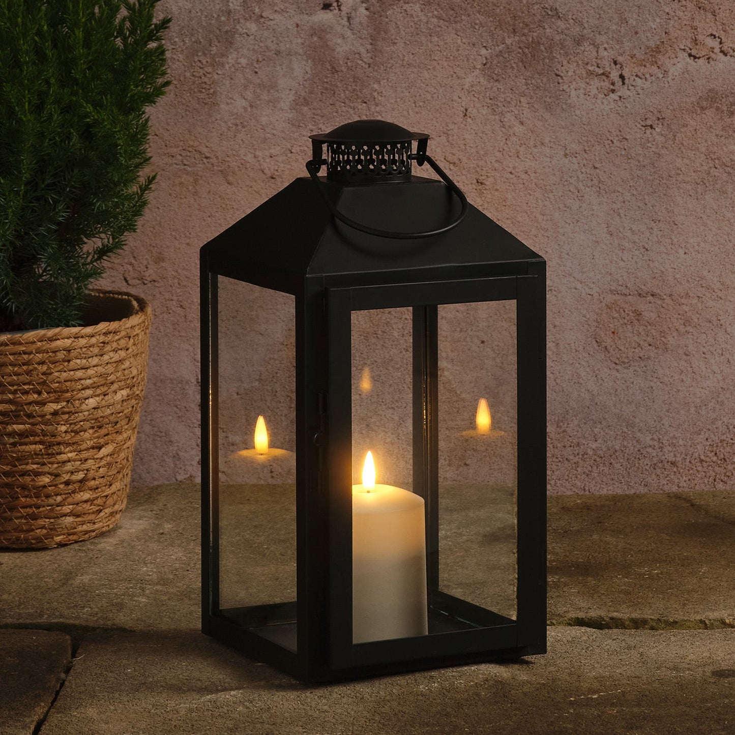 Große schwarze "Seaton" Laterne mit TruGlow® LED-Kerze