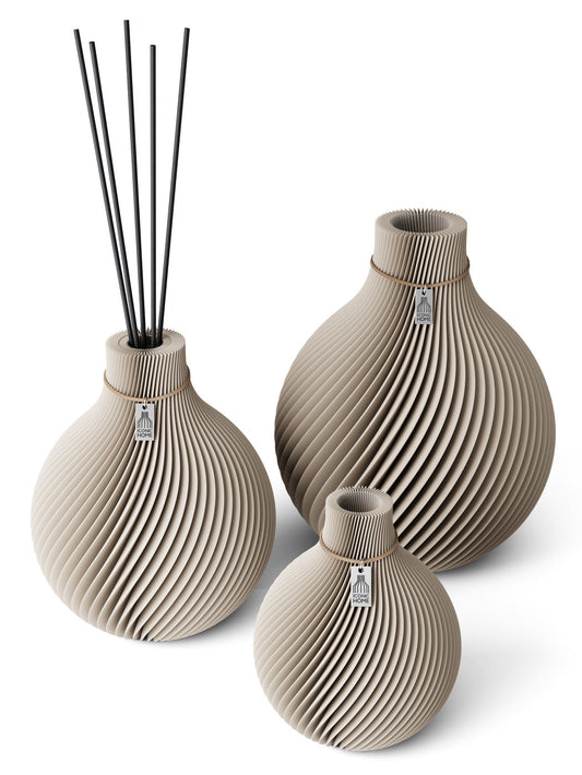3 Vasen Set Duftvase Sphere Cozy Greige 26 cm ICONIC HOME Naturfarbenes Band