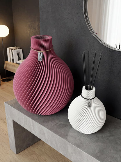 Große Vase Sphere und kleine Diffusorvase - Berry & White Edition